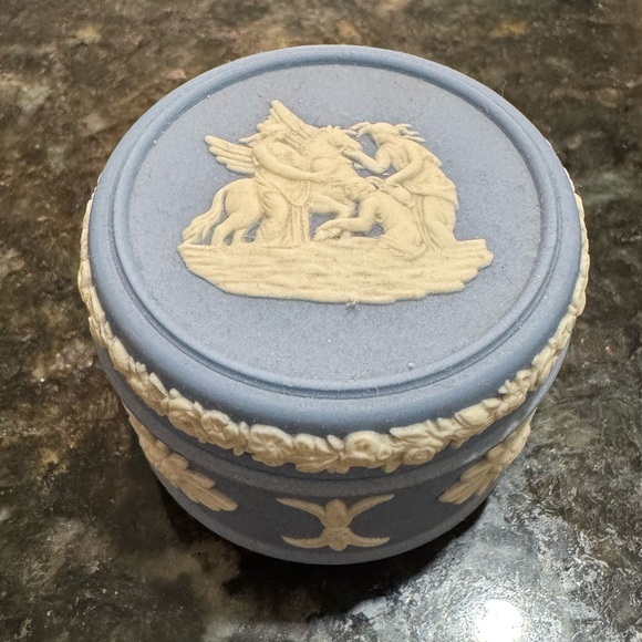 Wedgwood Blue and Cream Round Box - Picture 1 of 4